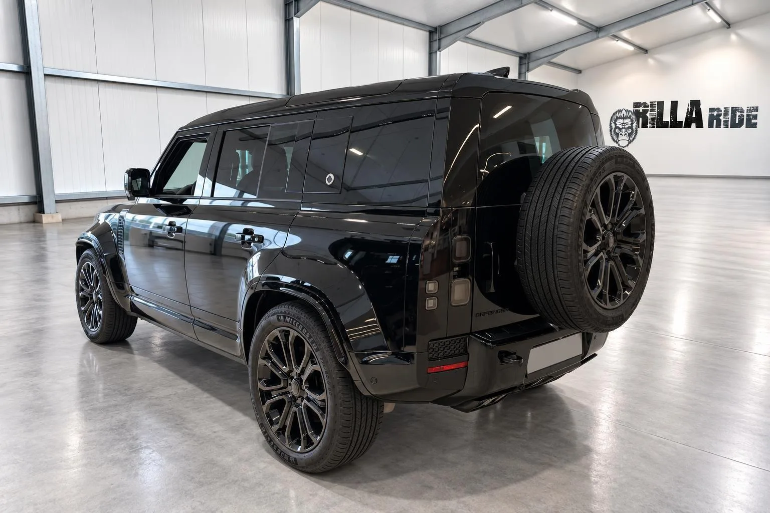 2026 Land Rover Defender OCTA Black, 2/5