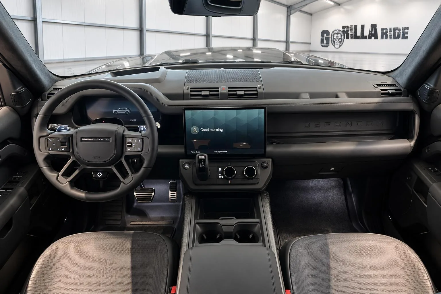 2026 Land Rover Defender OCTA Black, 4/5