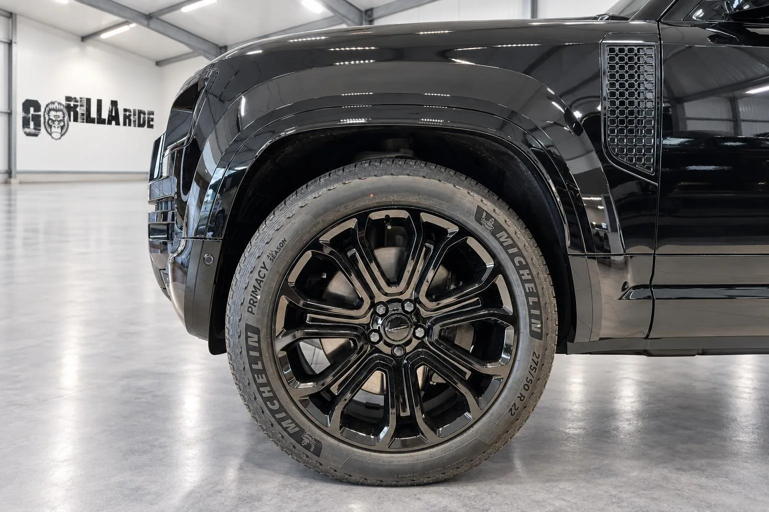 2026 Land Rover Defender OCTA Black, 5/5