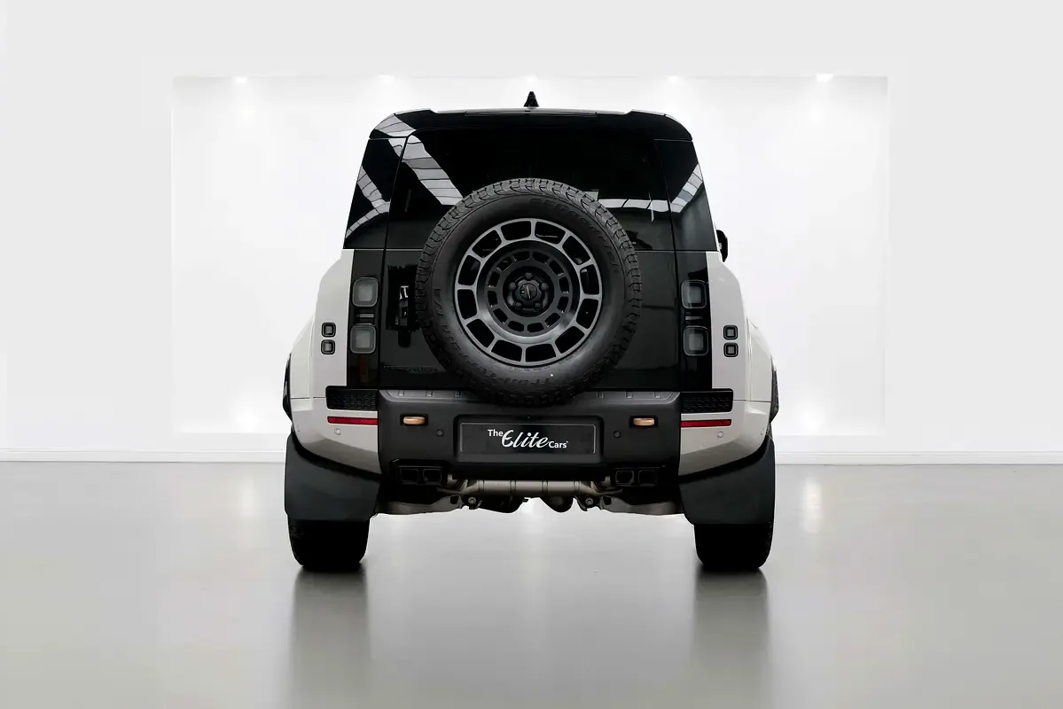 2026 Land Rover Defender OCTA, 3/12