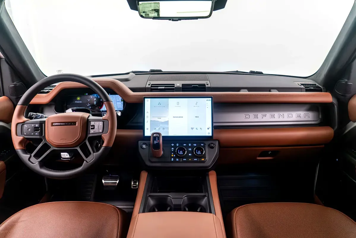 2026 Land Rover Defender OCTA, 8/12
