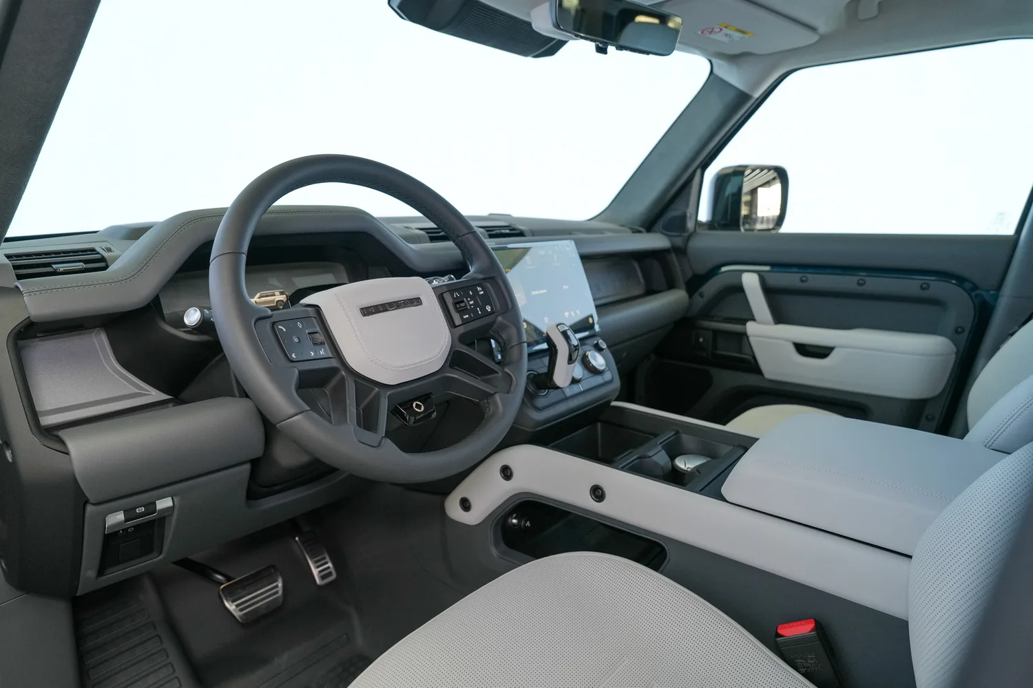 2026 Land Rover Defender OCTA, 3/18