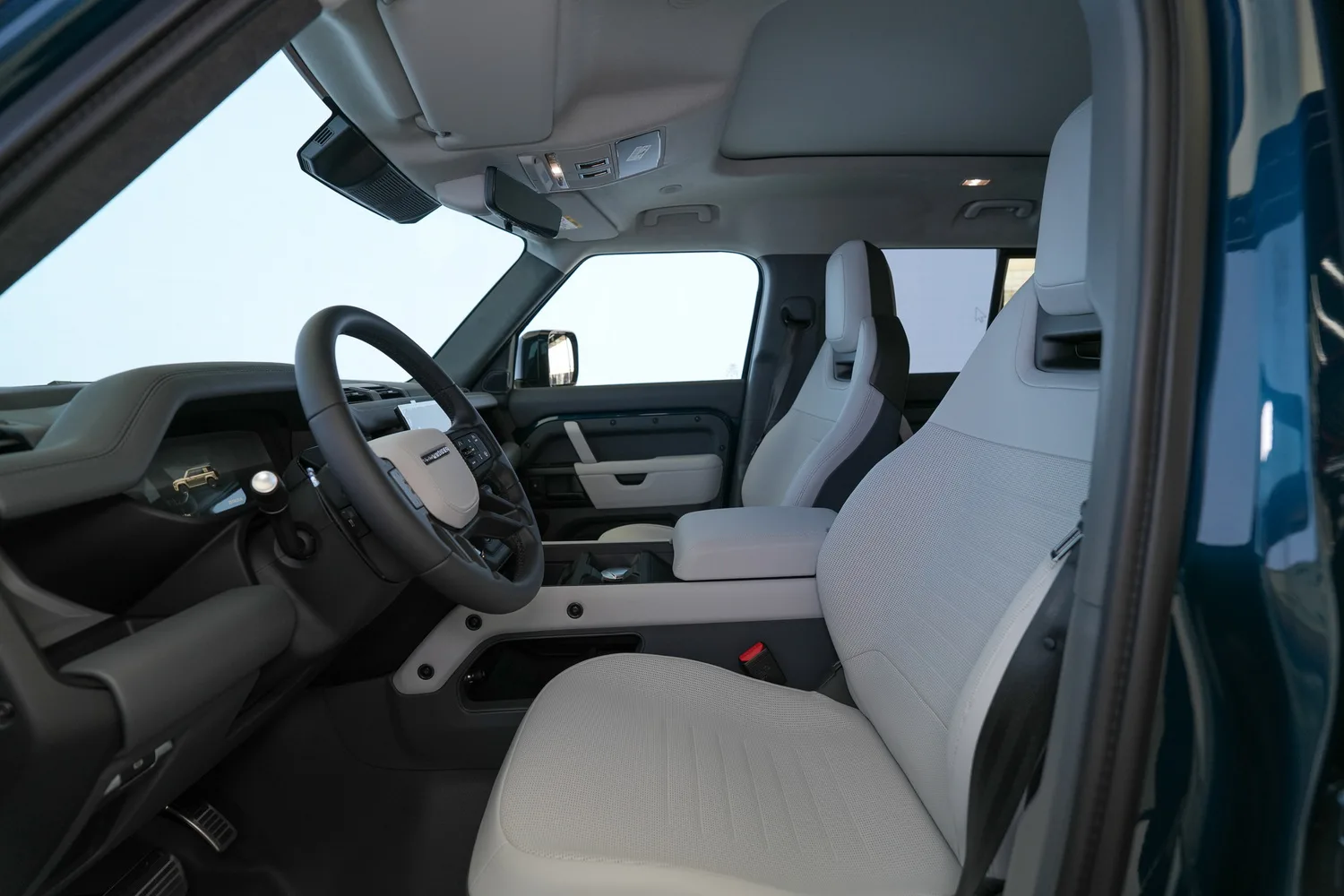 2026 Land Rover Defender OCTA, 4/18