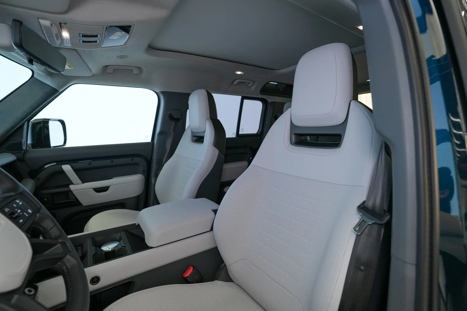 2026 Land Rover Defender OCTA, 5/18