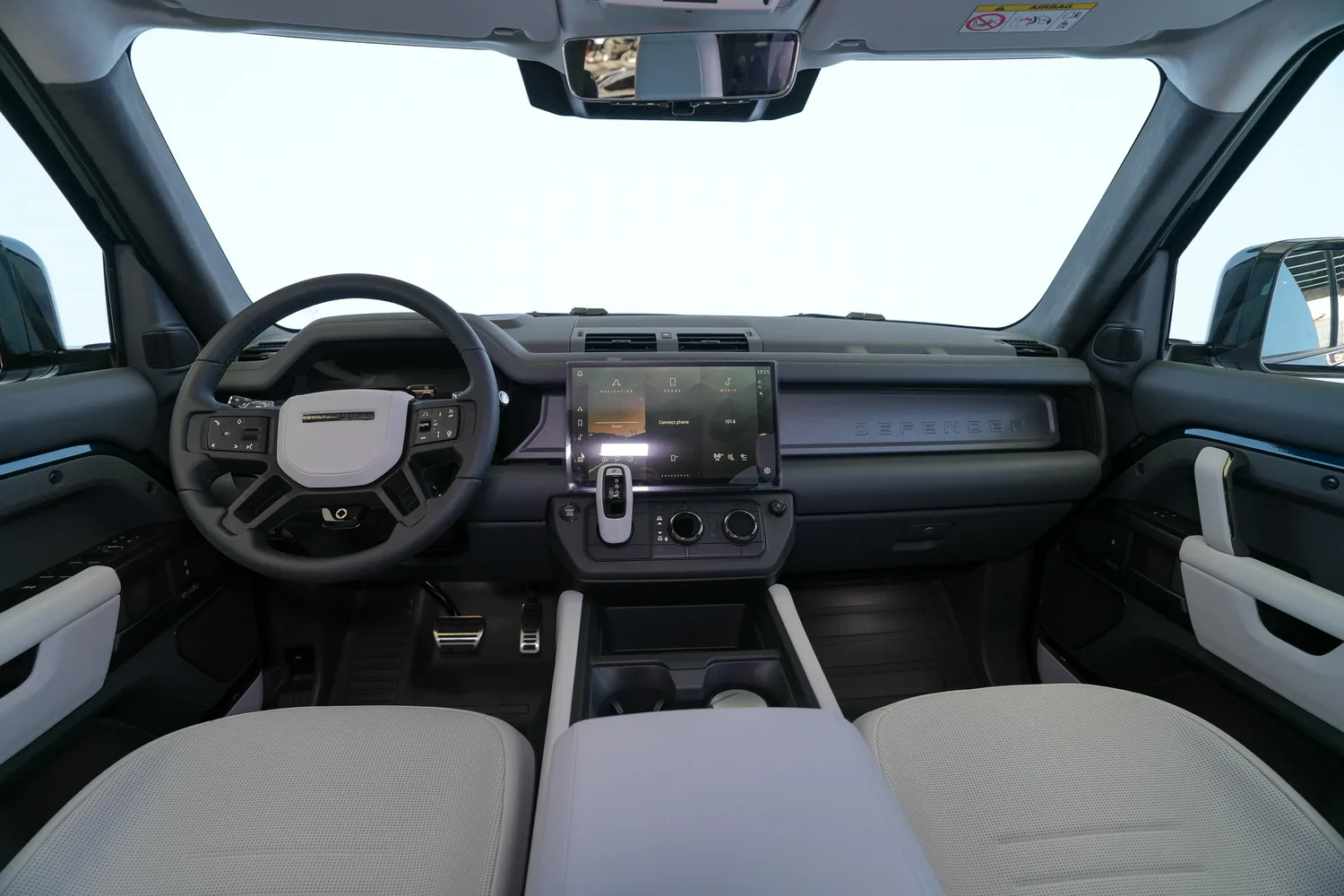 2026 Land Rover Defender OCTA, 8/18