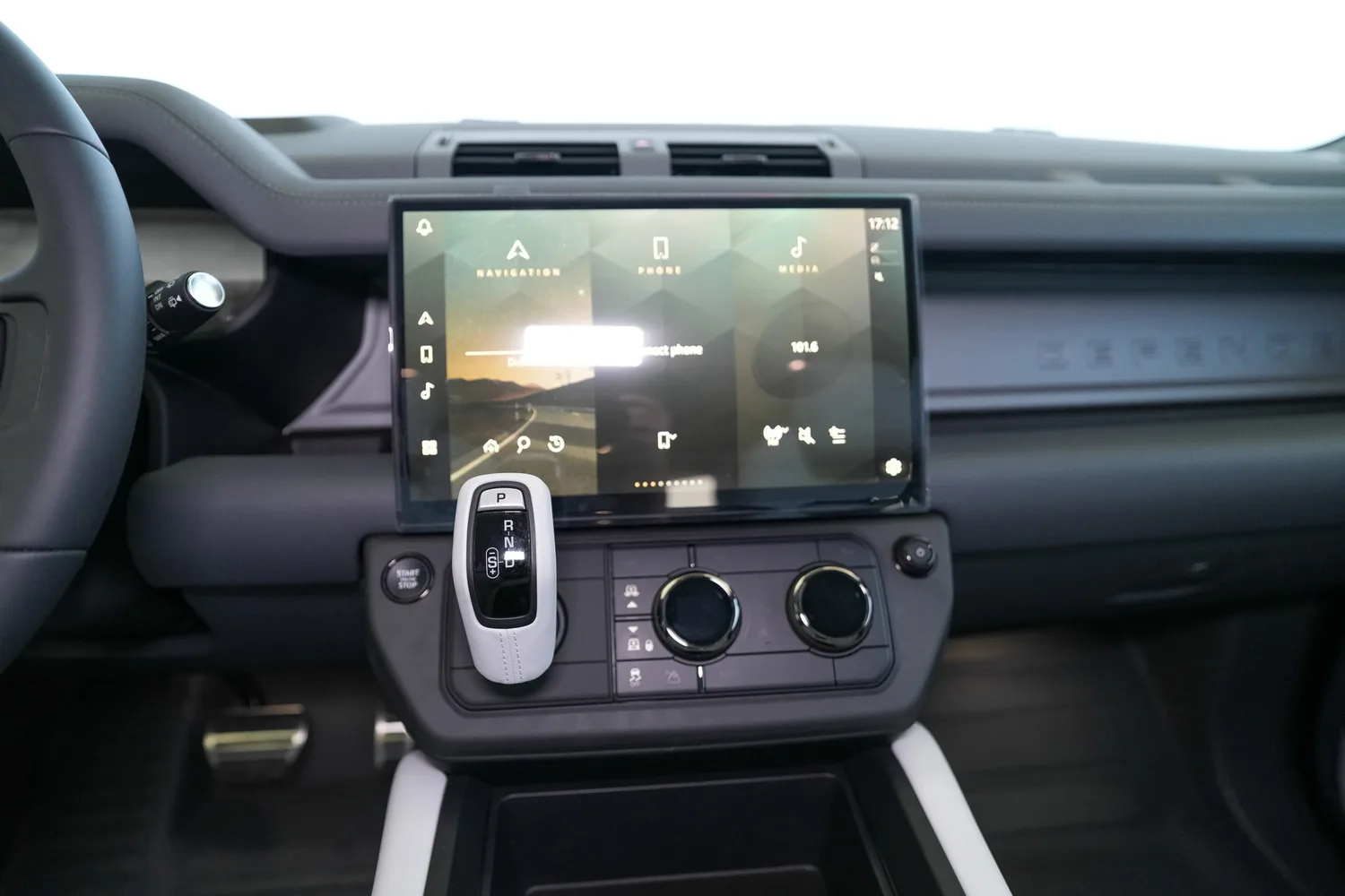 2026 Land Rover Defender OCTA, 9/18