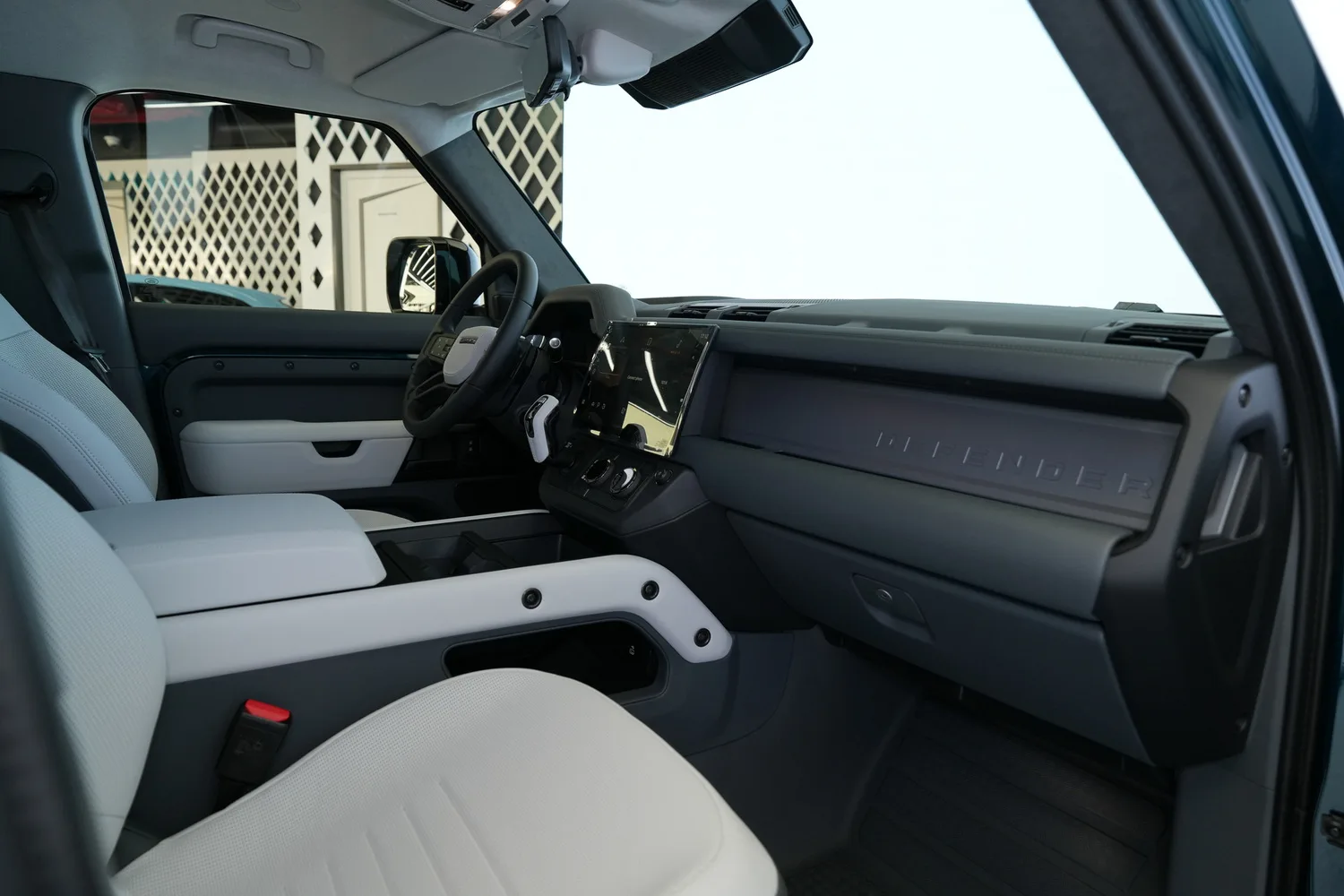 2026 Land Rover Defender OCTA, 12/18
