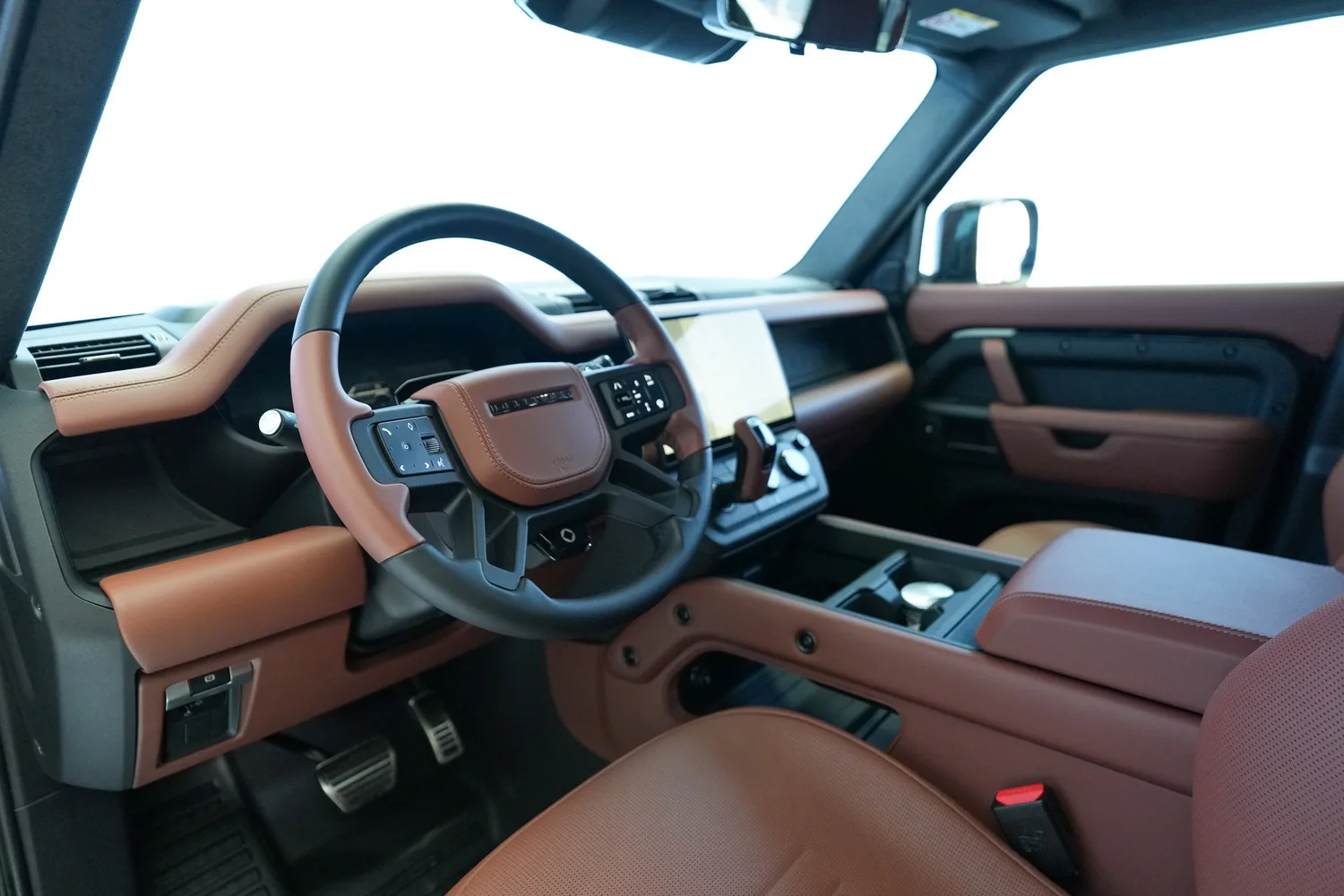 2026 Land Rover Defender OCTA Black, 3/16