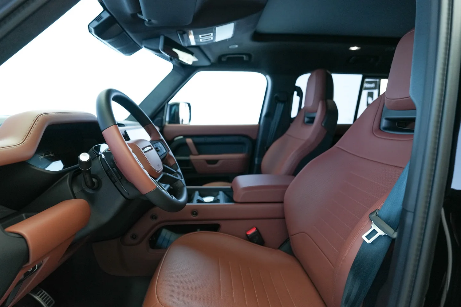 2026 Land Rover Defender OCTA Black, 4/16