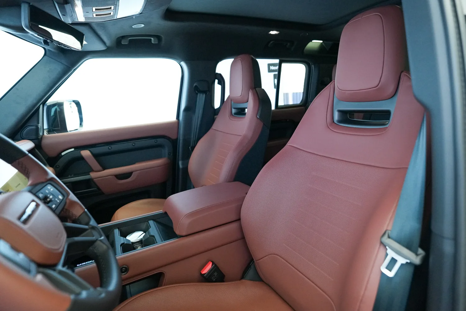 2026 Land Rover Defender OCTA Black, 5/16