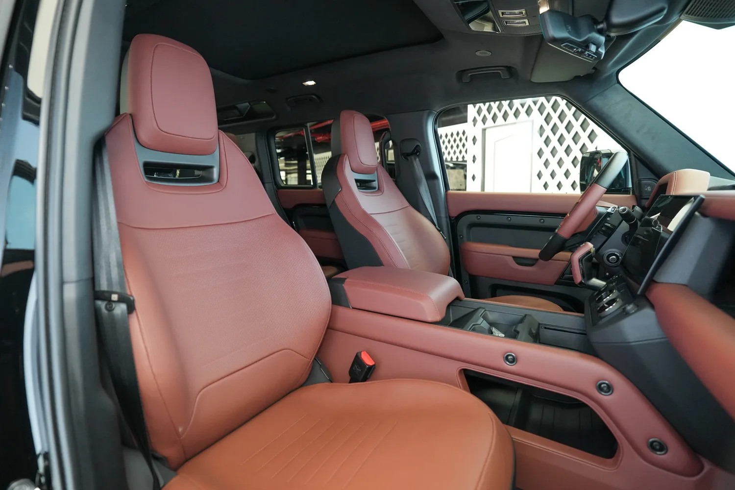 2026 Land Rover Defender OCTA Black, 11/16