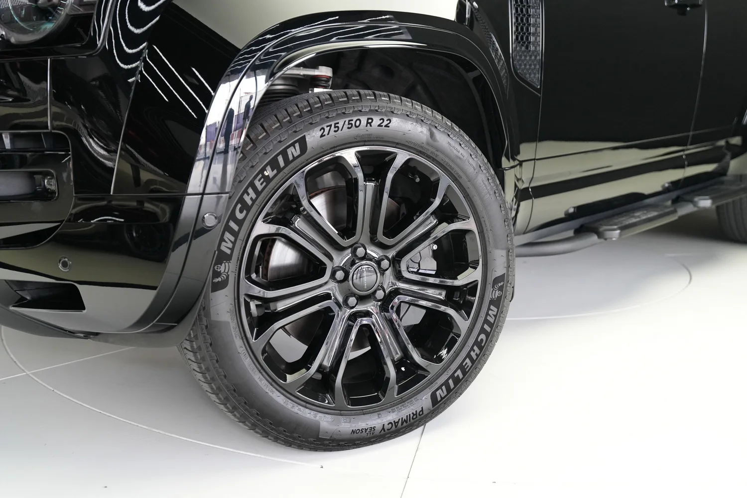 2026 Land Rover Defender OCTA Black, 16/16