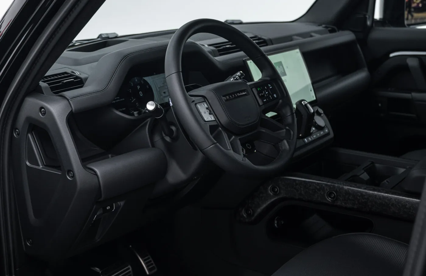 2026 Land Rover Defender OCTA proposée par un concessionnaire spécialisé à Dubai, Émirats arabes unis, photo 6 sur 10