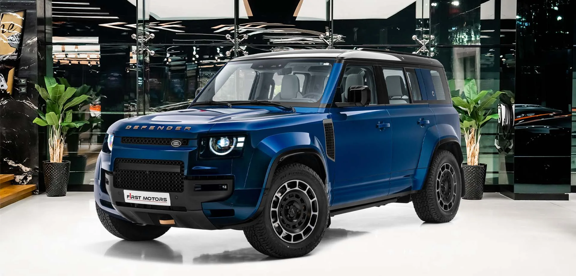 2026 Land Rover Defender OCTA angeboten von einem Fachhändler in Dubai, Vereinigte Arabische Emirate, Hauptfoto
