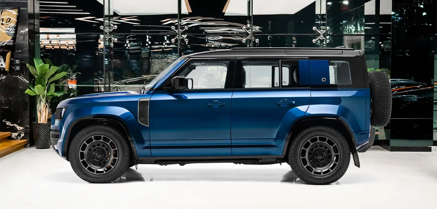2026 Land Rover Defender OCTA proposée par un concessionnaire spécialisé à Dubai, Émirats arabes unis, photo 2 sur 10