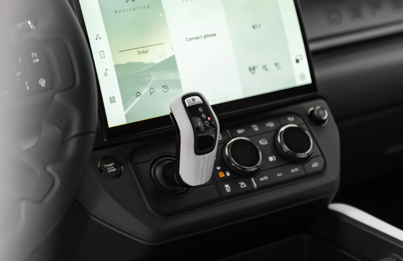 2026 Land Rover Defender OCTA proposée par un concessionnaire spécialisé à Dubai, Émirats arabes unis, photo 7 sur 10