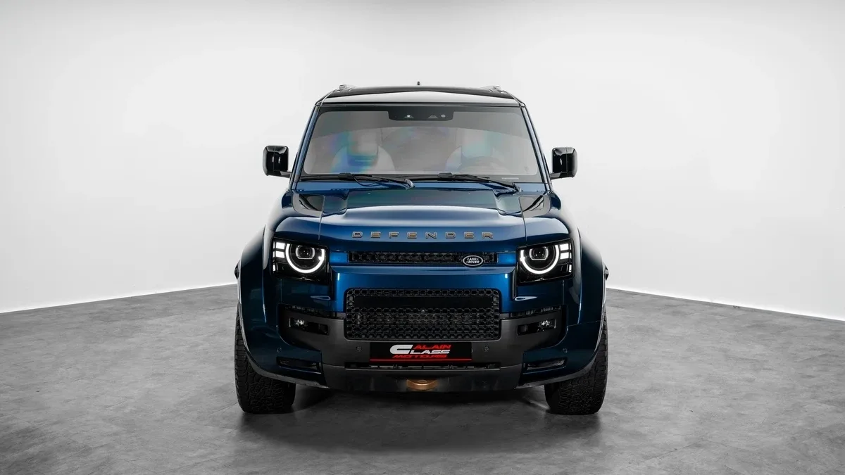 2026 Land Rover Defender OCTA proposée par un concessionnaire spécialisé à Dubaï, Émirats arabes unis, photo principale