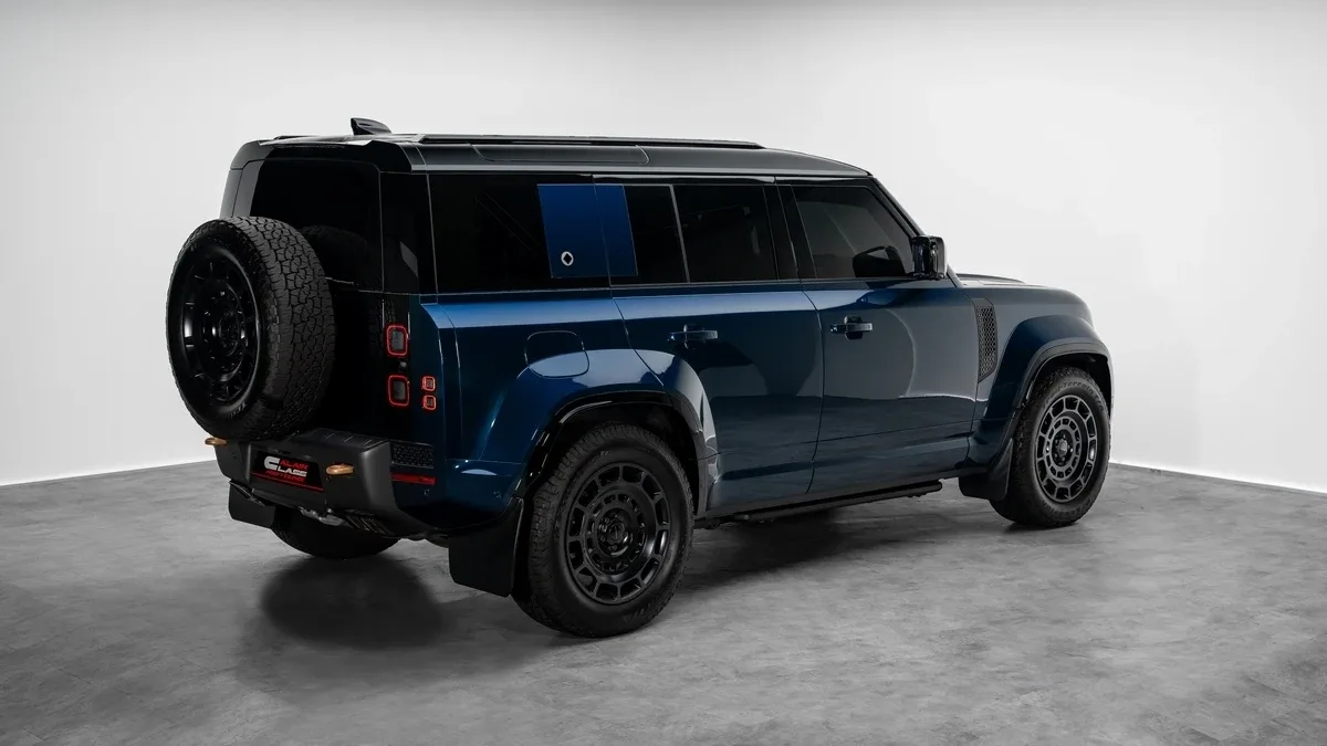 2026 Land Rover Defender OCTA, 3/28
