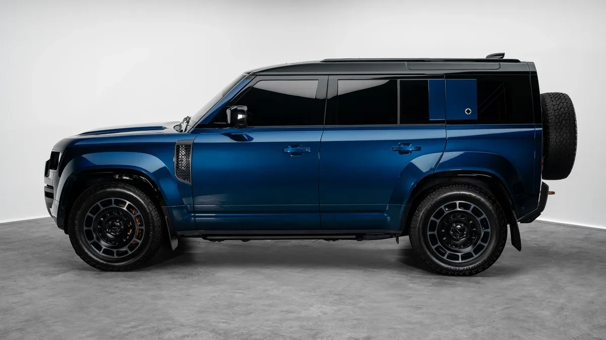 2026 Land Rover Defender OCTA, 5/28
