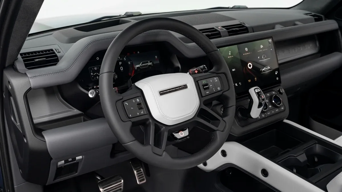 2026 Land Rover Defender OCTA, 16/28