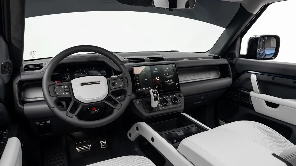 2026 Land Rover Defender OCTA, 17/28