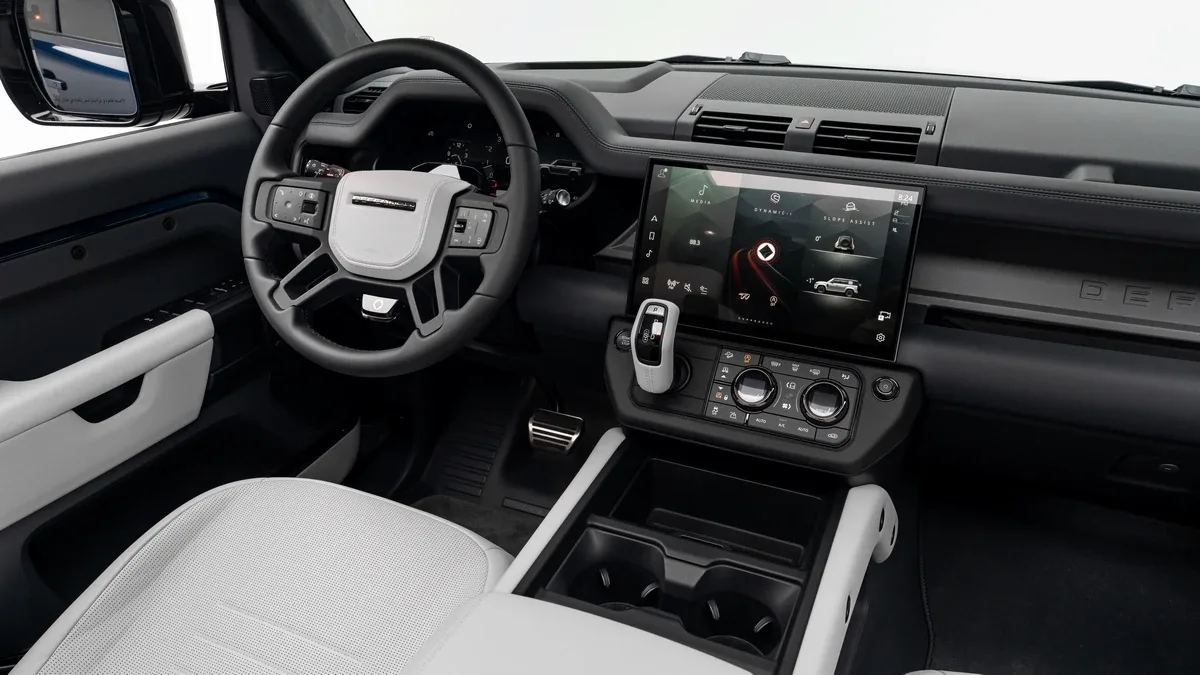 2026 Land Rover Defender OCTA, 21/28