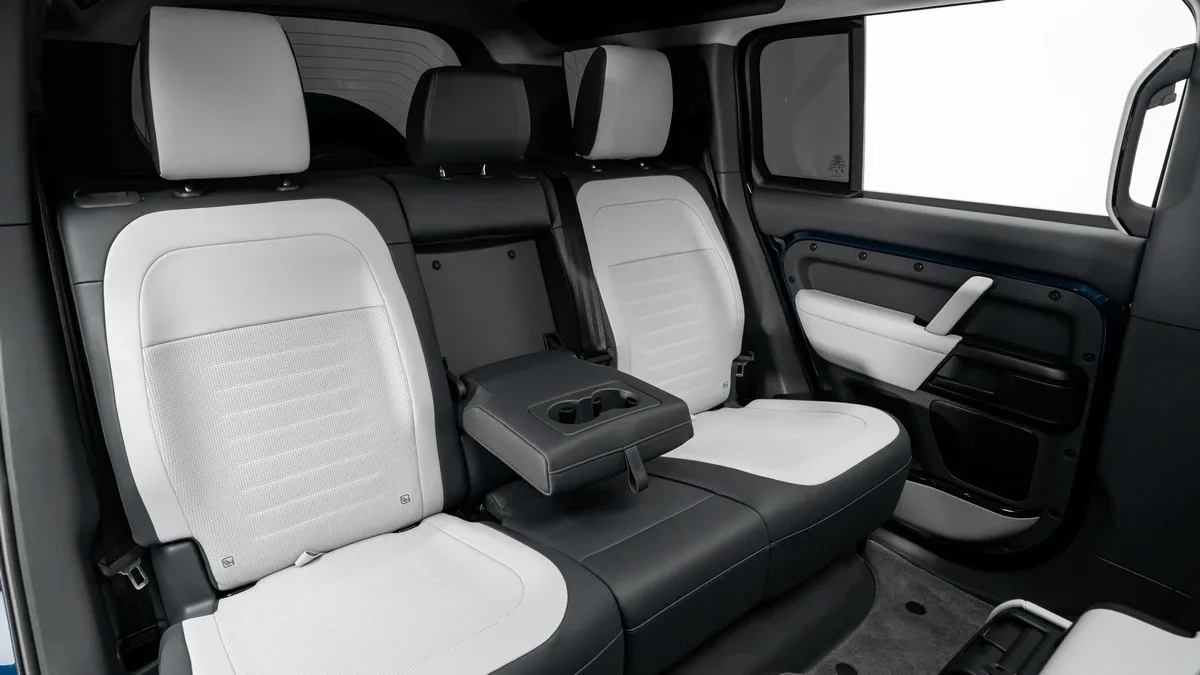 2026 Land Rover Defender OCTA, 25/28