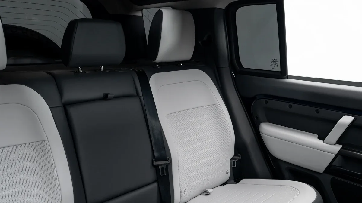 2026 Land Rover Defender OCTA, 28/28