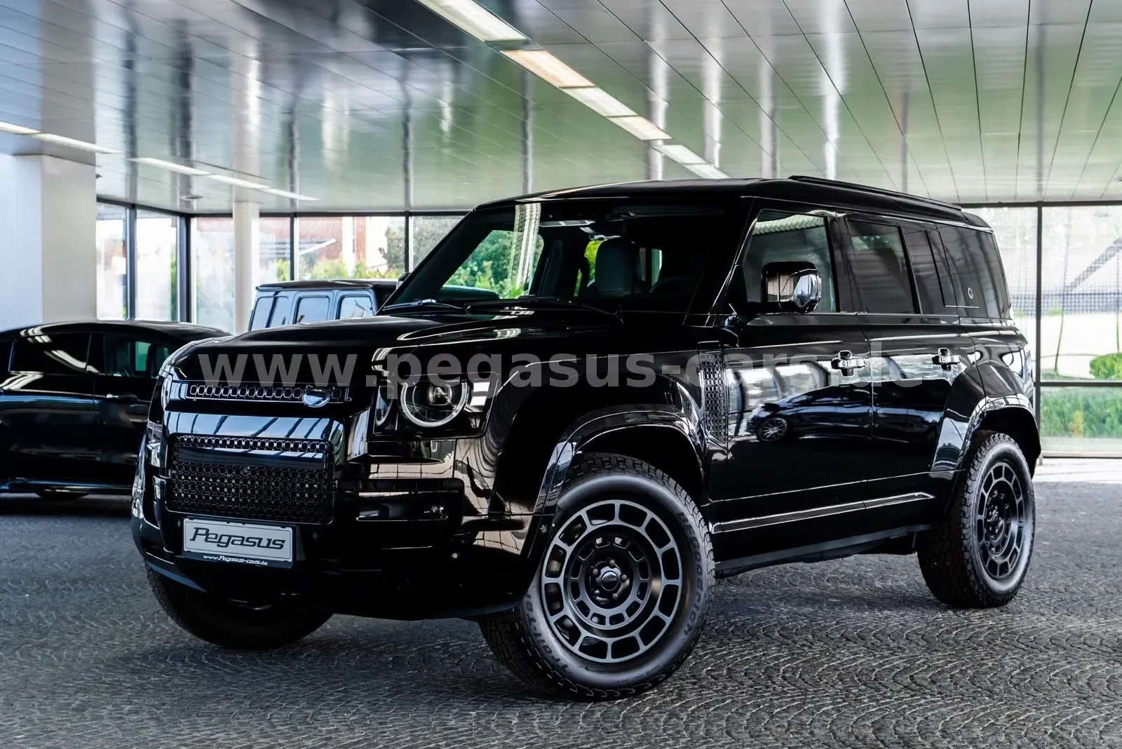 2026 Land Rover Defender OCTA Black angeboten von einem Fachhändler in Mönchengladbach, Deutschland, Hauptfoto