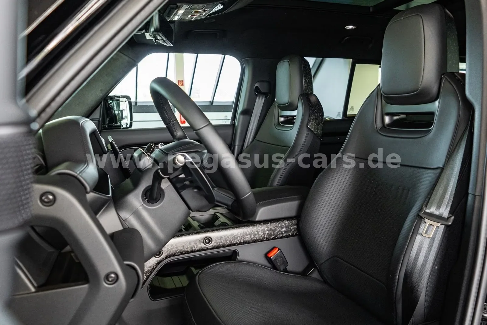 2026 Land Rover Defender OCTA Black, 2/30