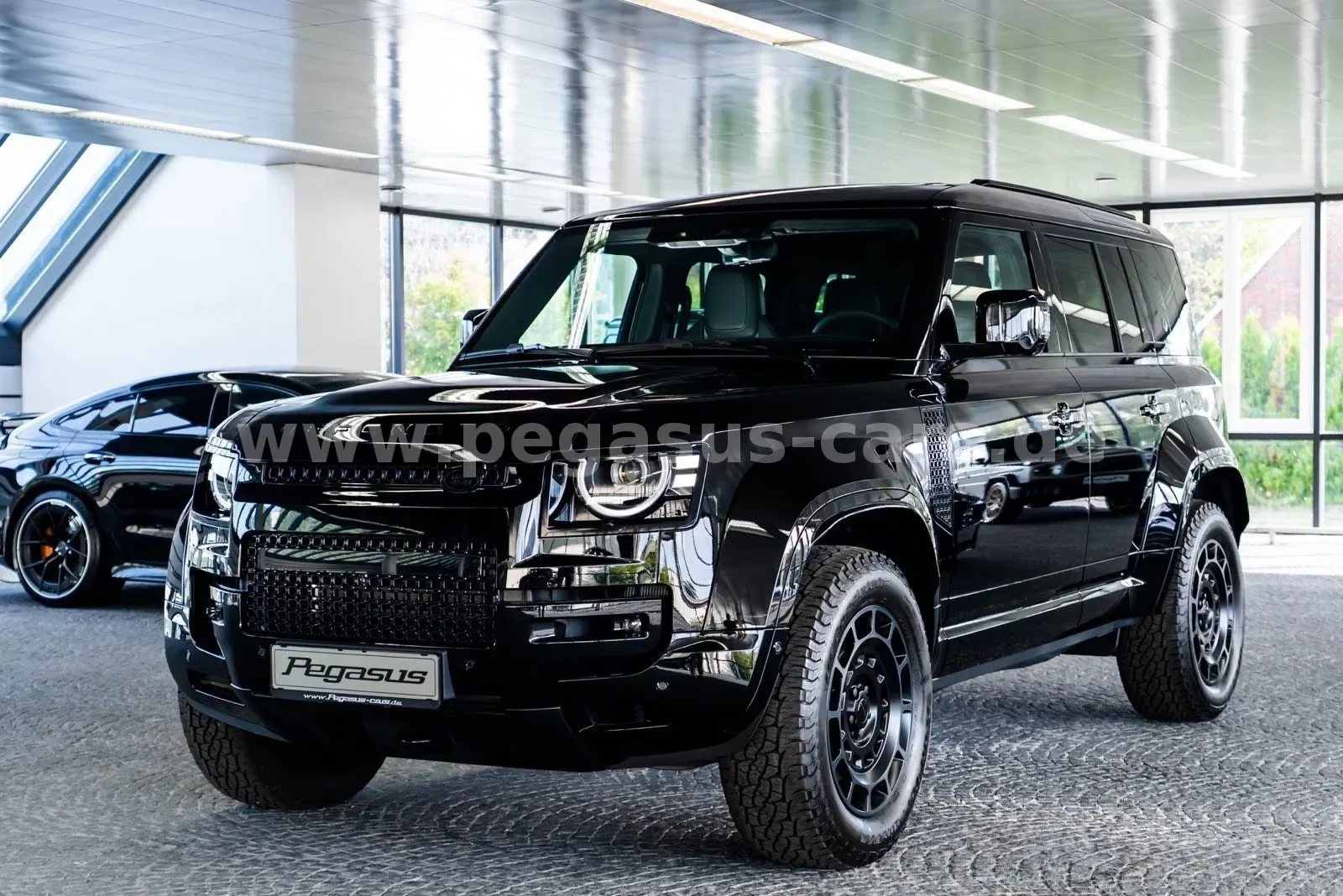 2026 Land Rover Defender OCTA Black, 3/30