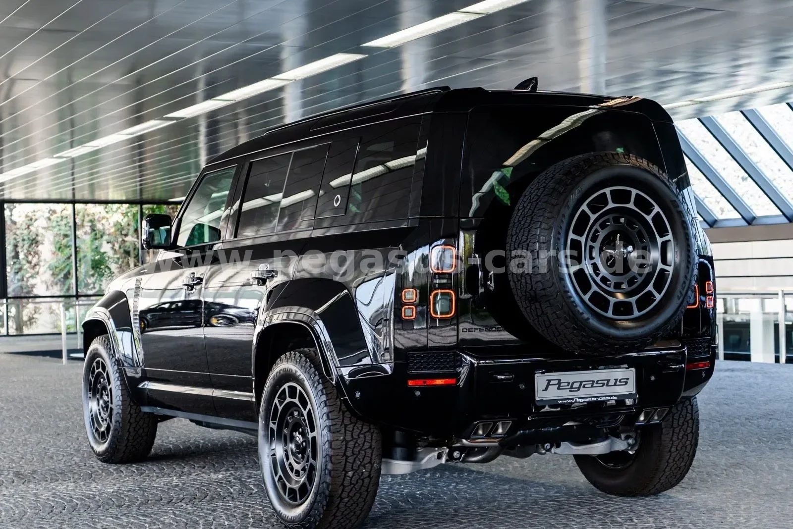 2026 Land Rover Defender OCTA Black, 7/30