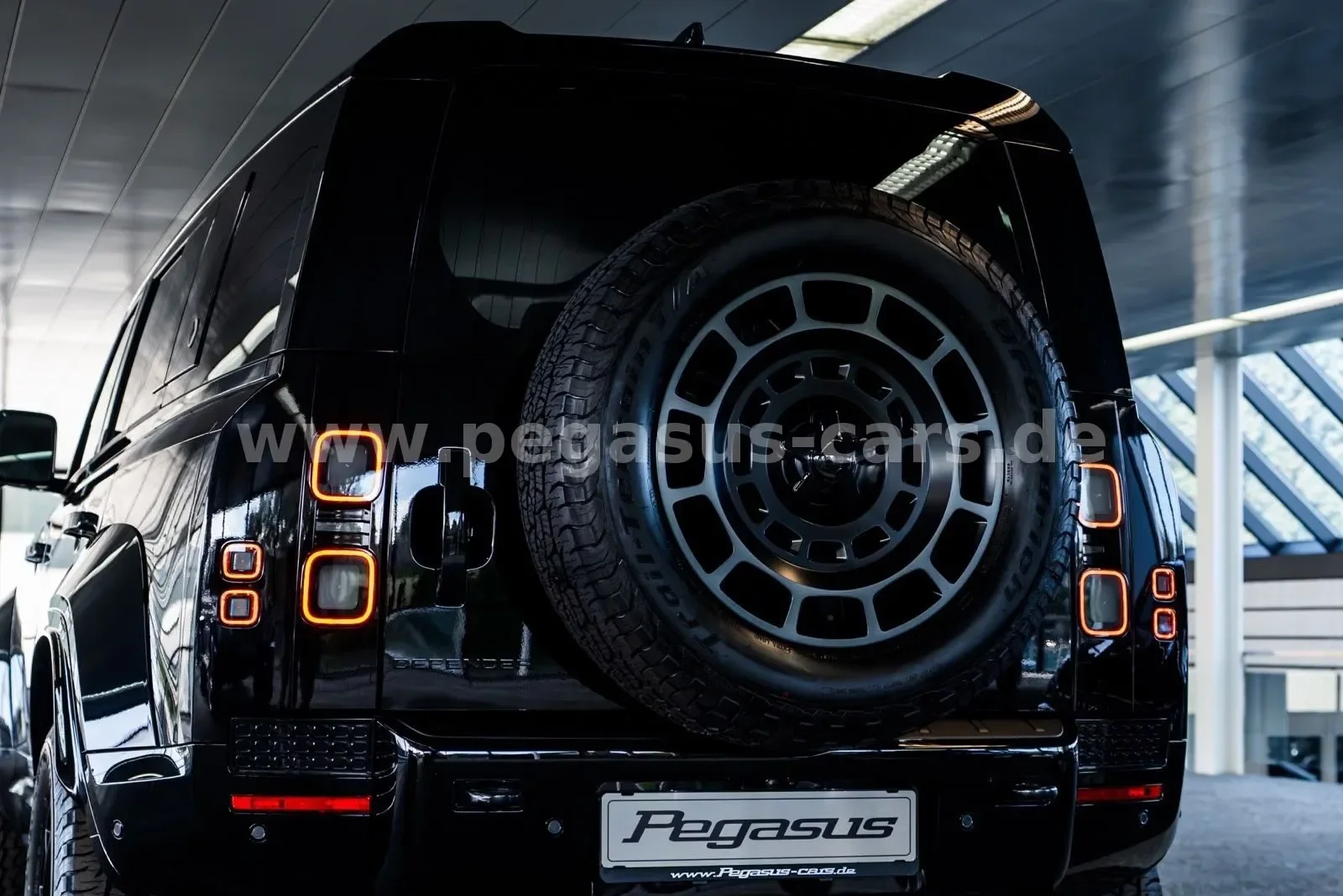 2026 Land Rover Defender OCTA Black, 11/30