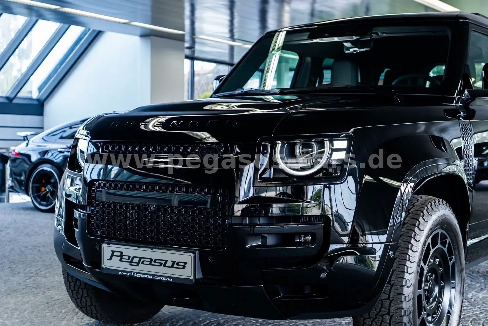 2026 Land Rover Defender OCTA Black, 12/30