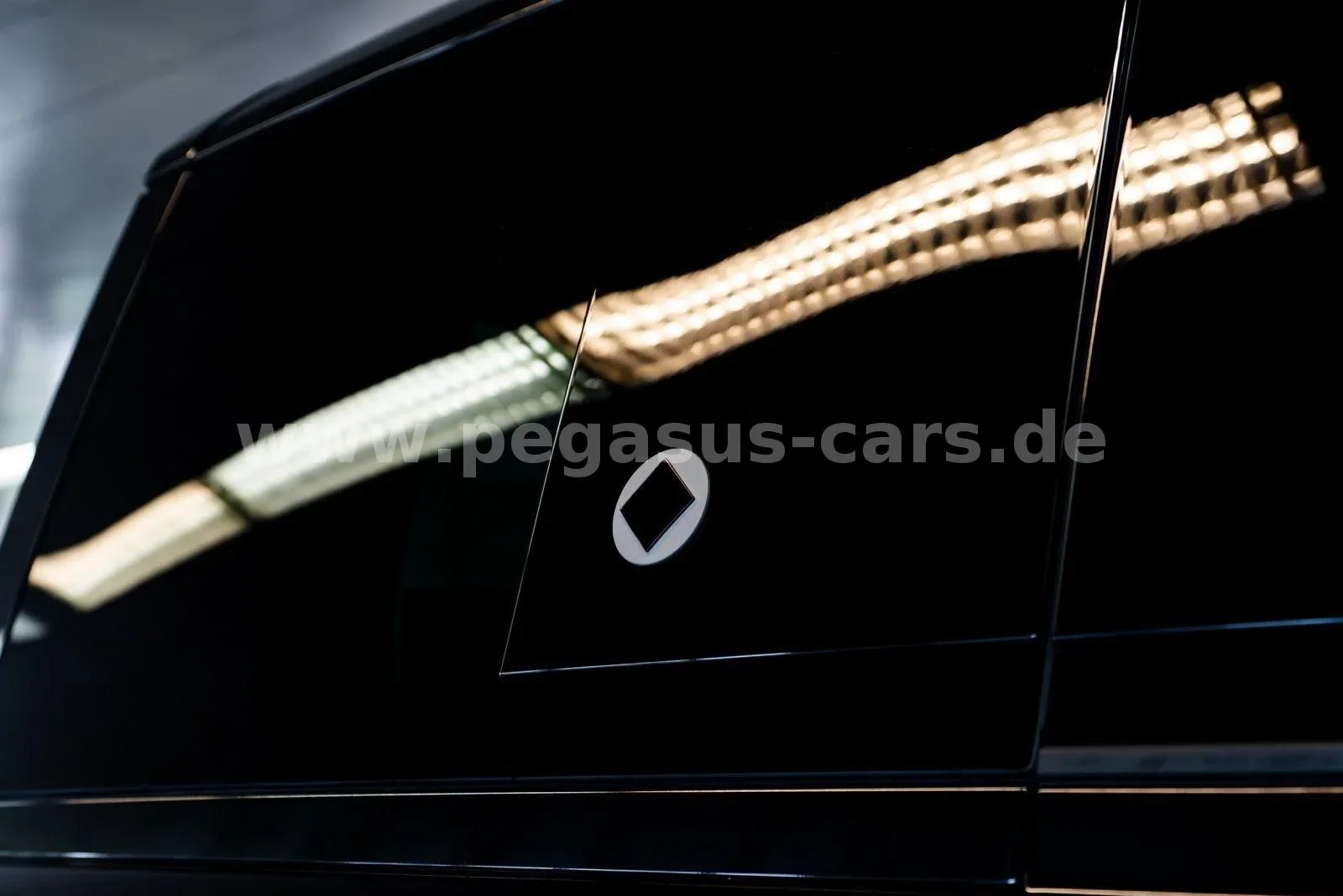 2026 Land Rover Defender OCTA Black, 15/30