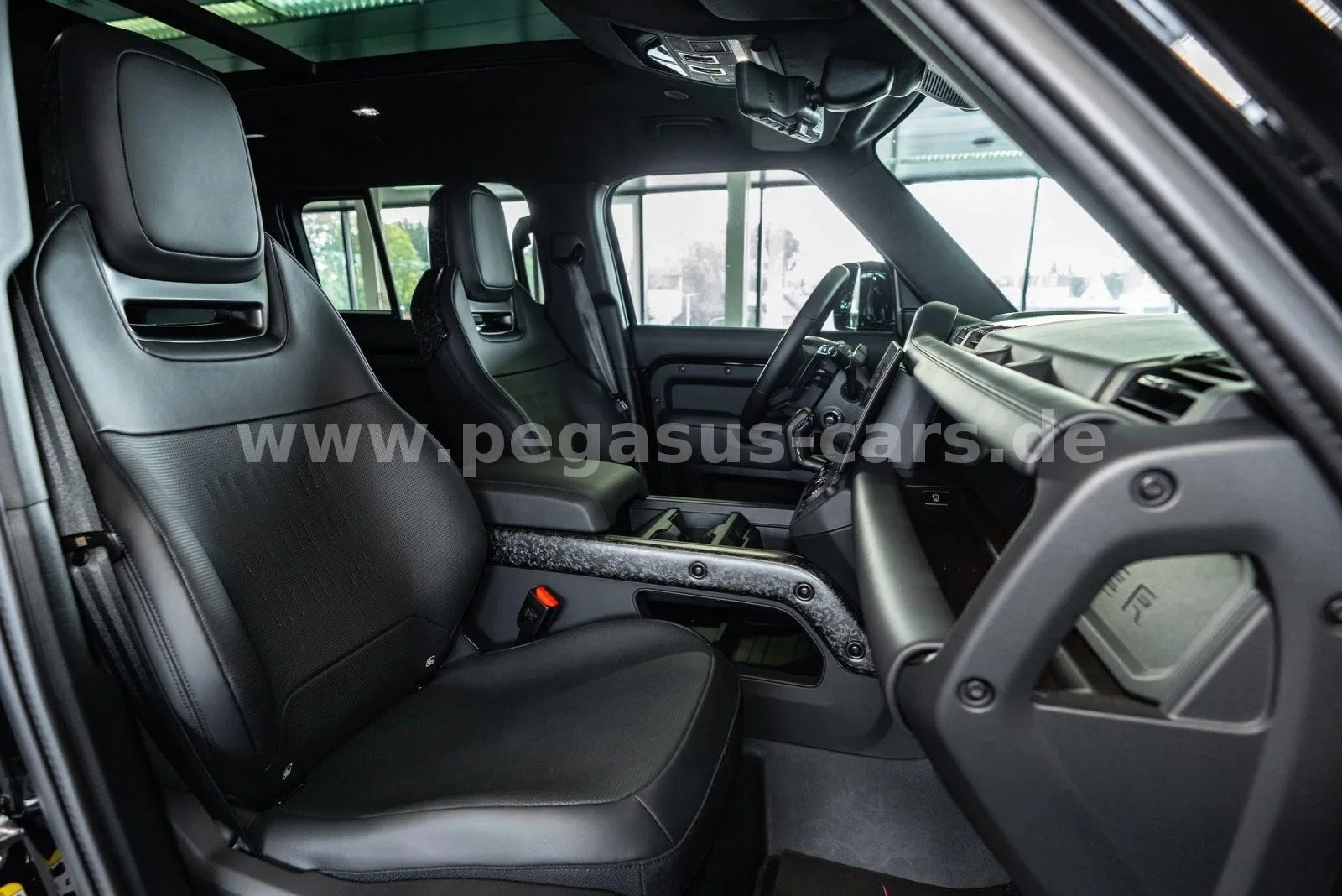 2026 Land Rover Defender OCTA Black, 20/30