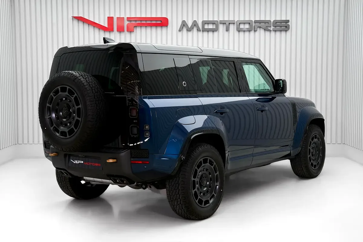 2026 Land Rover Defender OCTA, 3/11