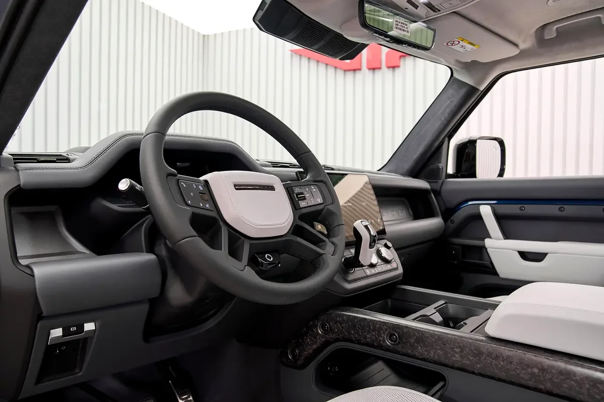 2026 Land Rover Defender OCTA, 8/11