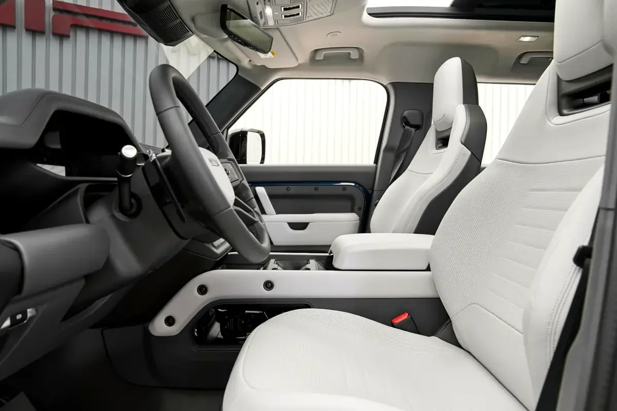 2026 Land Rover Defender OCTA, 9/11
