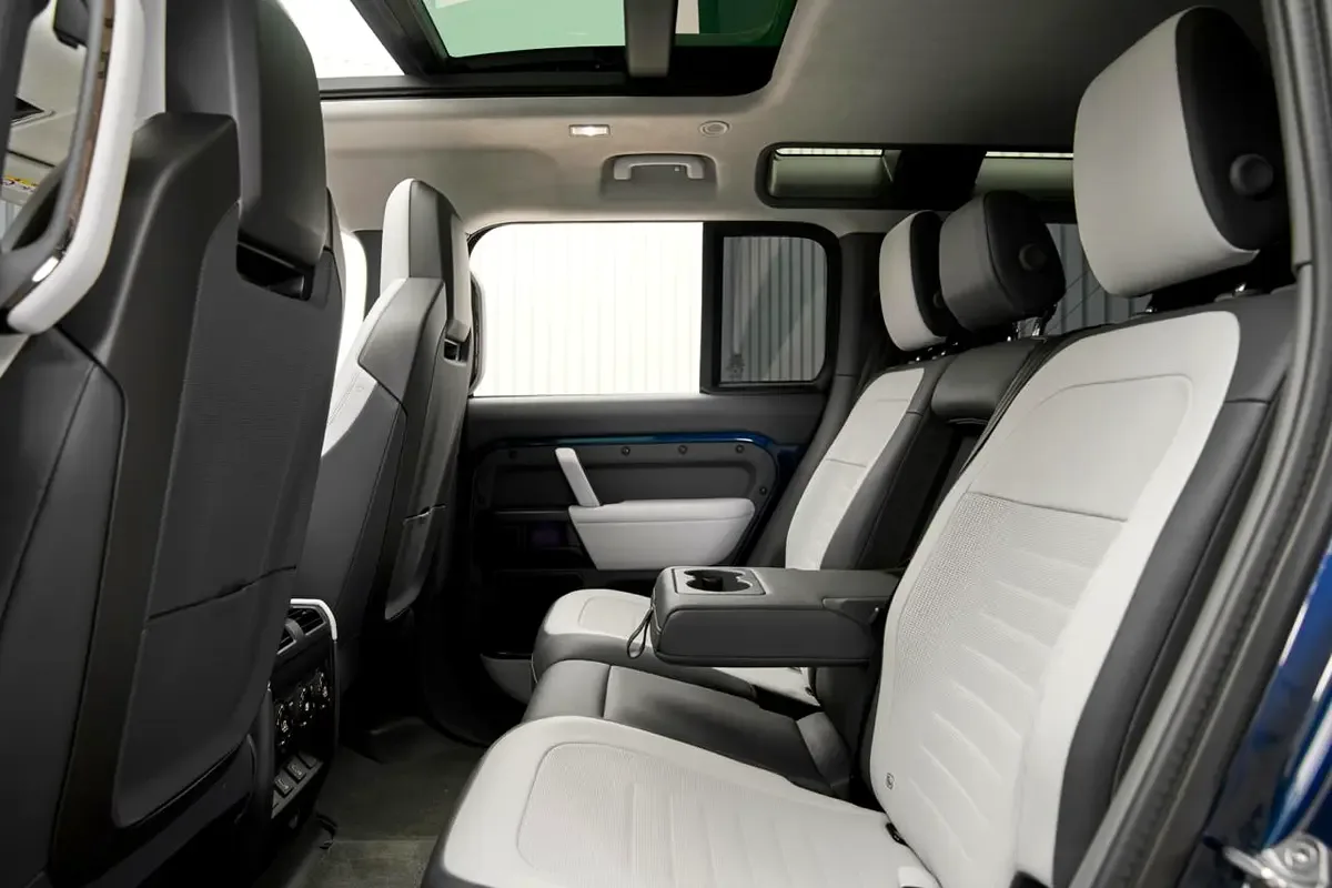 2026 Land Rover Defender OCTA, 11/11
