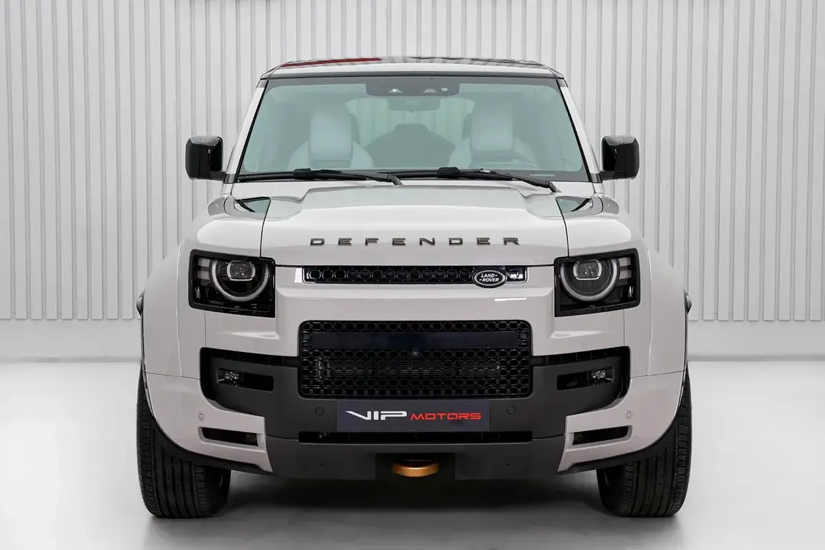 2026 Land Rover Defender OCTA, 2/12