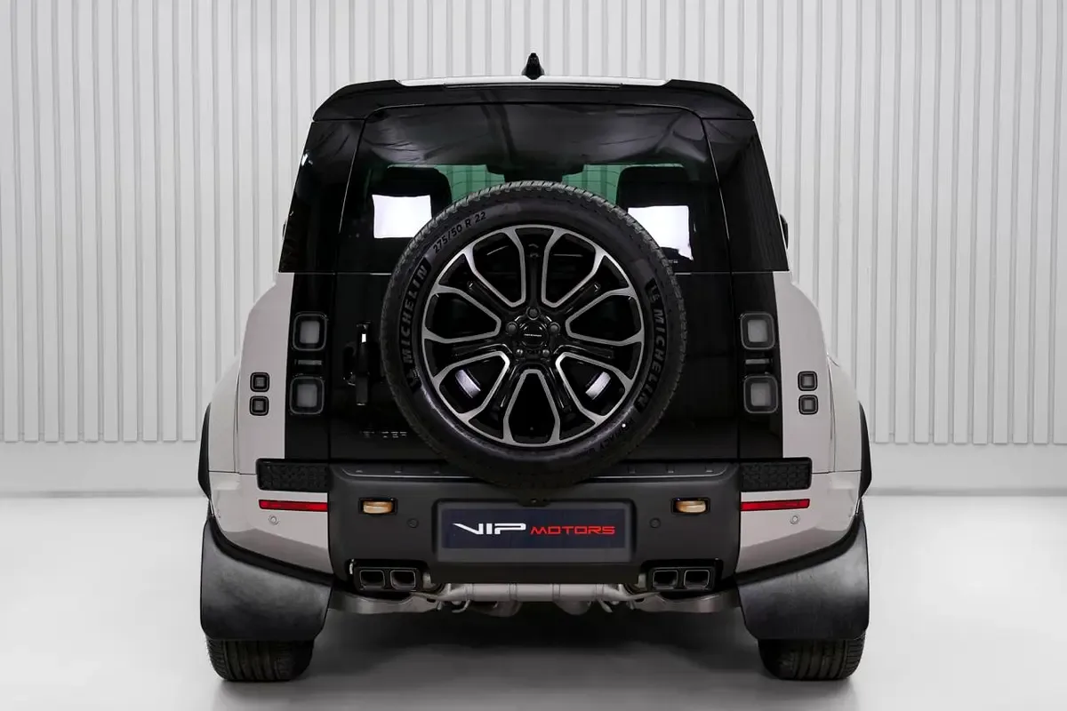 2026 Land Rover Defender OCTA, 5/12