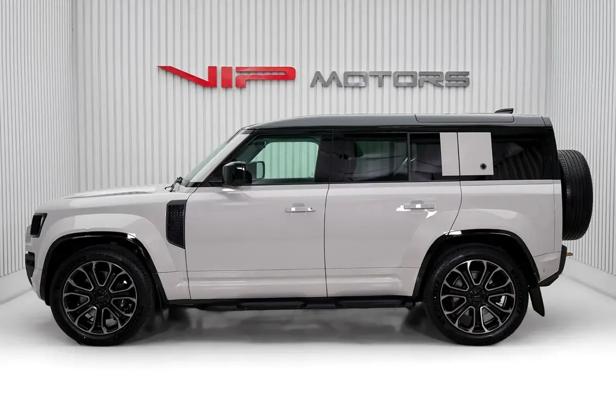 2026 Land Rover Defender OCTA, 7/12