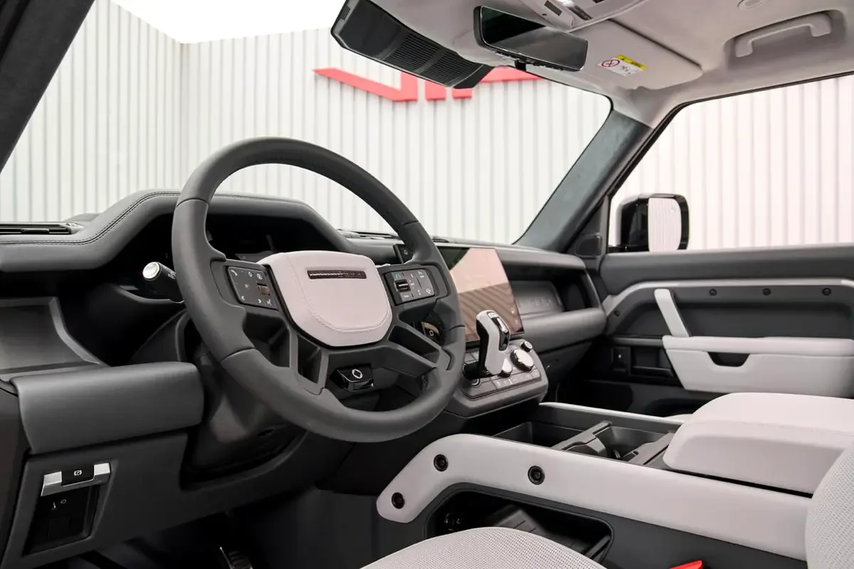 2026 Land Rover Defender OCTA, 9/12