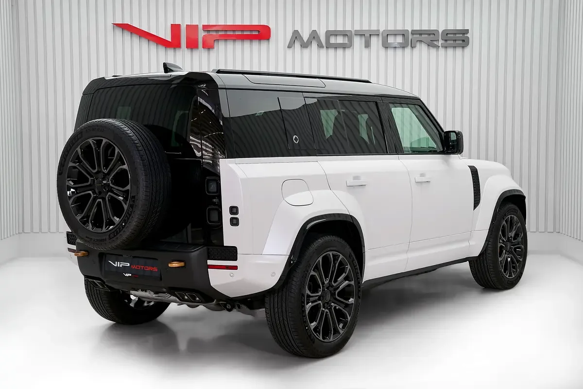 2026 Land Rover Defender OCTA, 4/11