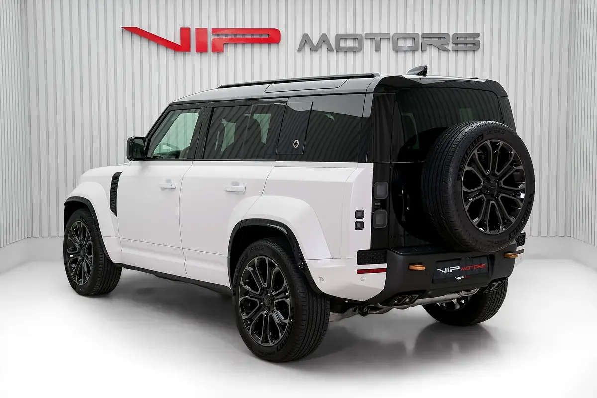 2026 Land Rover Defender OCTA, 6/11