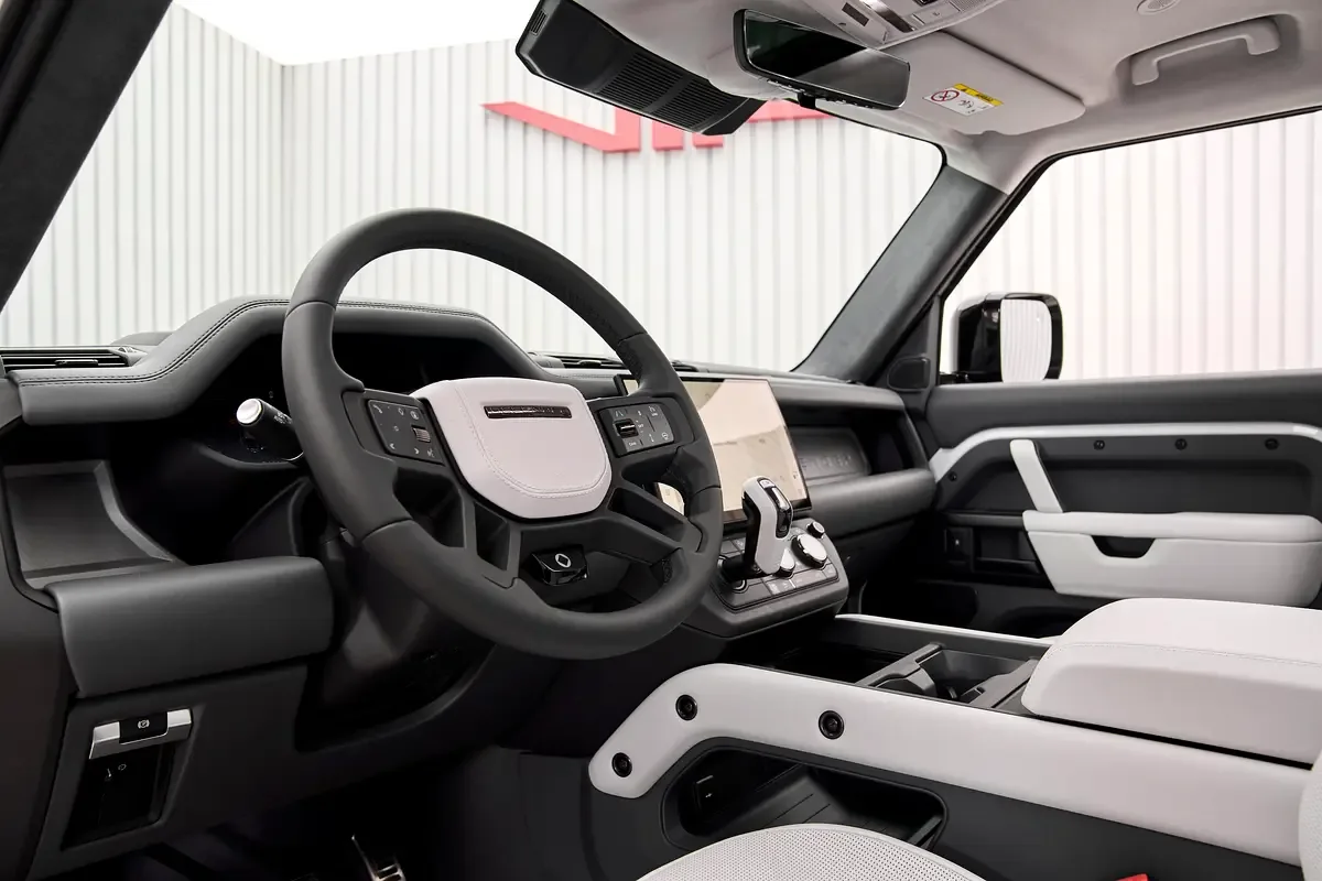 2026 Land Rover Defender OCTA, 9/11