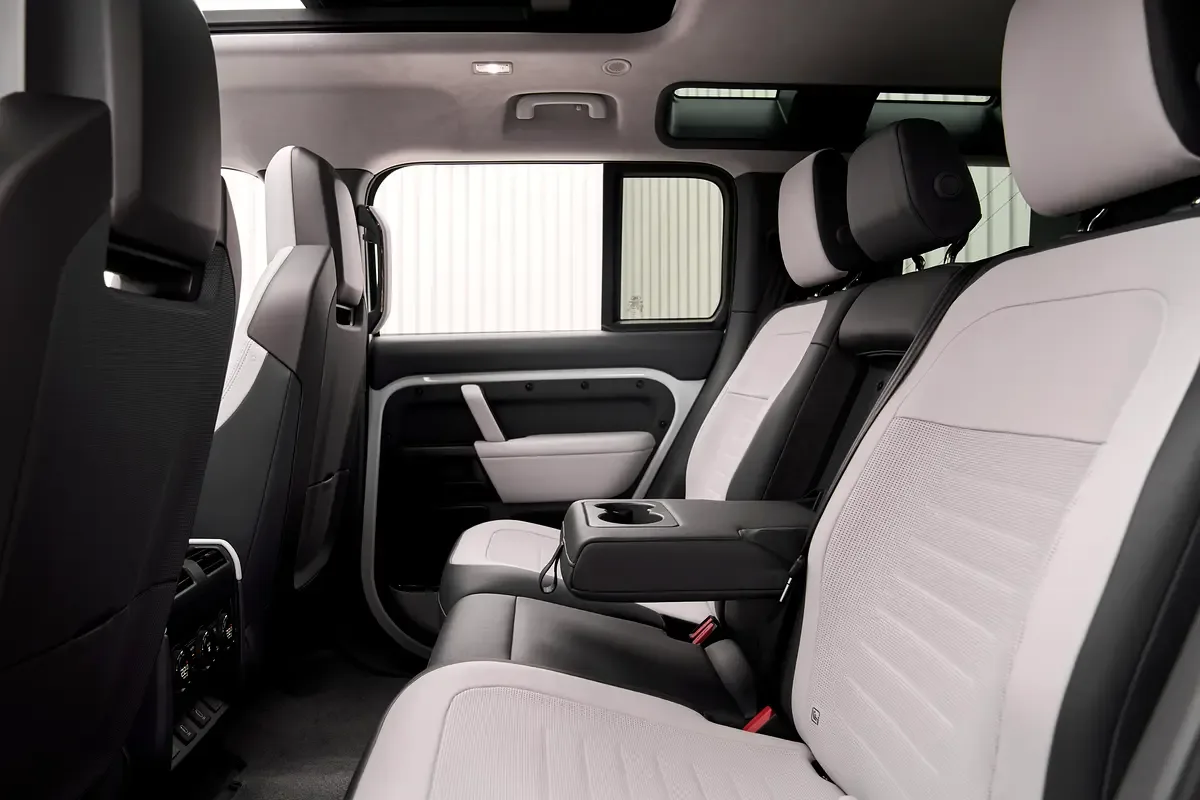 2026 Land Rover Defender OCTA, 11/11
