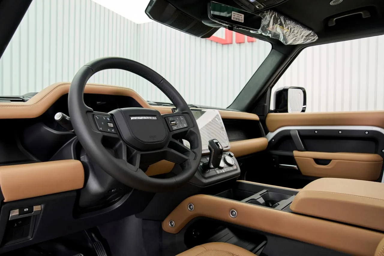 2026 Land Rover Defender V8 P525 offered by a specialist dealer in Dubai, United Arab Emirates, photo 8 of 10