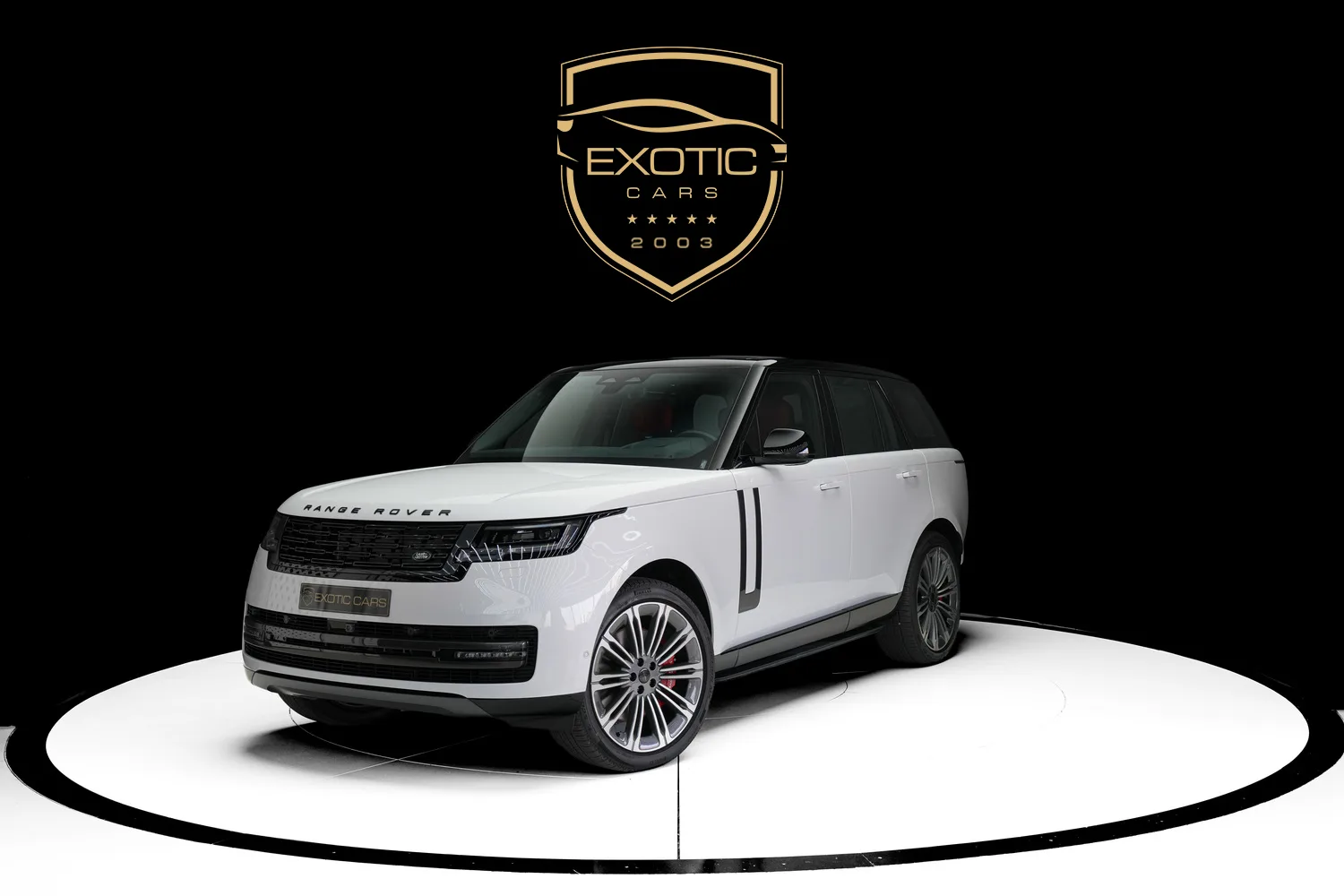 2026 Land Rover Range Rover Autobiography en un concesionario especializado de Dubái, Emiratos Árabes Unidos, foto principal